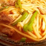 タジン鍋と市販のみそで！　手軽に牛すじ蒸しうどん♪